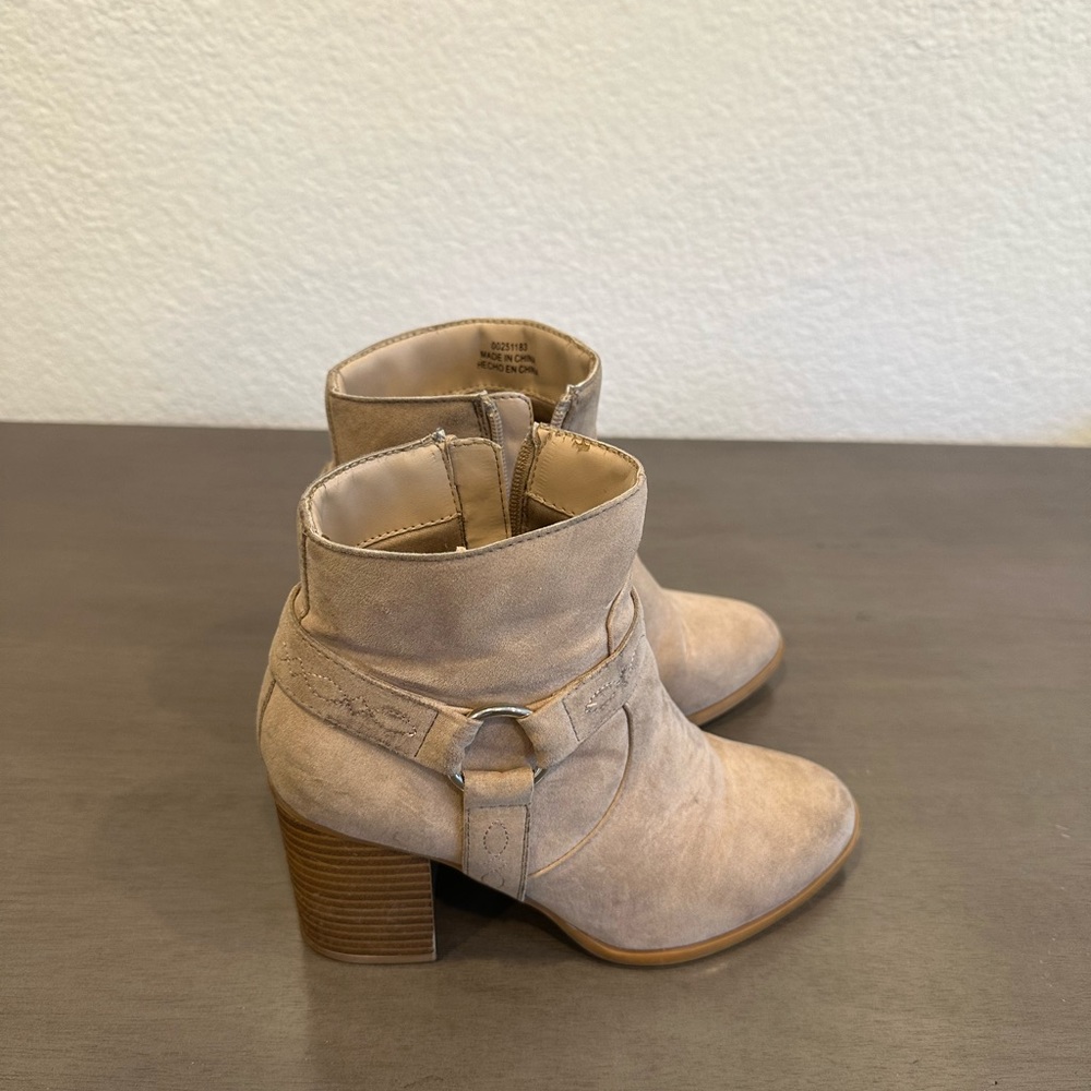 Forever 21 boots - Picture 3 of 6